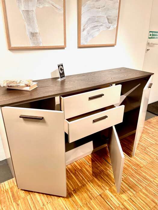 Anrichtepräsentiert von: Möbel Klingl GmbH  in Mallersdorf-Pfaffenberg  in der Region …  Mallersdorf Landshut Straubing Dingolfing Deggendorf Regensburg Ergoldsbach 