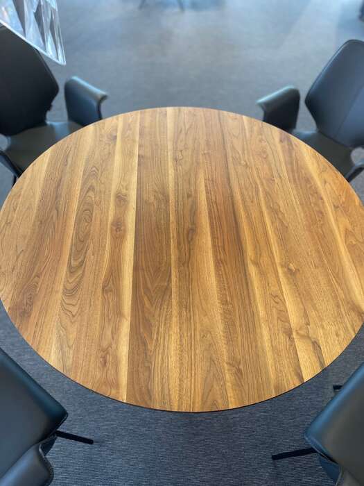 Esstisch rundpräsentiert von: Möbel Klingl GmbH  in Mallersdorf-Pfaffenberg  in der Region …  Mallersdorf Landshut Straubing Dingolfing Deggendorf Regensburg Ergoldsbach 