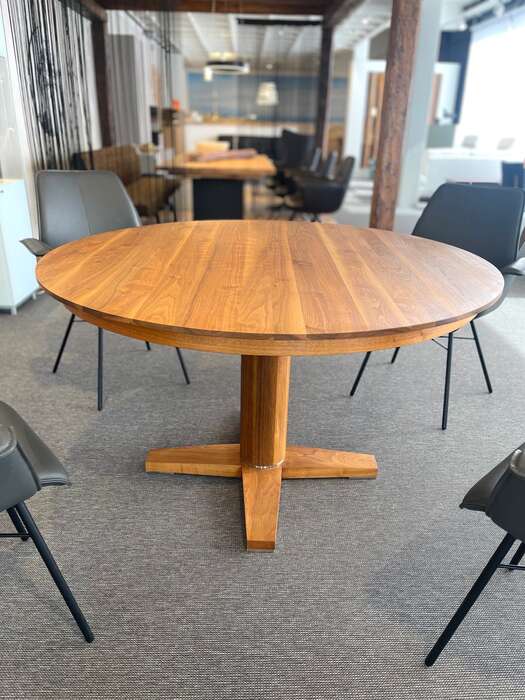 Esstisch rundpräsentiert von: Möbel Klingl GmbH  in Mallersdorf-Pfaffenberg  in der Region …  Mallersdorf Landshut Straubing Dingolfing Deggendorf Regensburg Ergoldsbach 