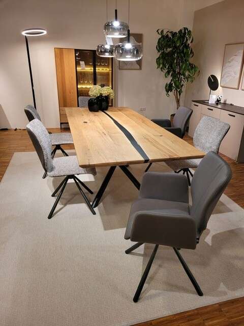 Esstisch/ Tisch mit Epoxidharzfüllungpräsentiert von: Möbel Klingl GmbH  in Mallersdorf-Pfaffenberg  in der Region …  Mallersdorf Landshut Straubing Dingolfing Deggendorf Regensburg Ergoldsbach 
